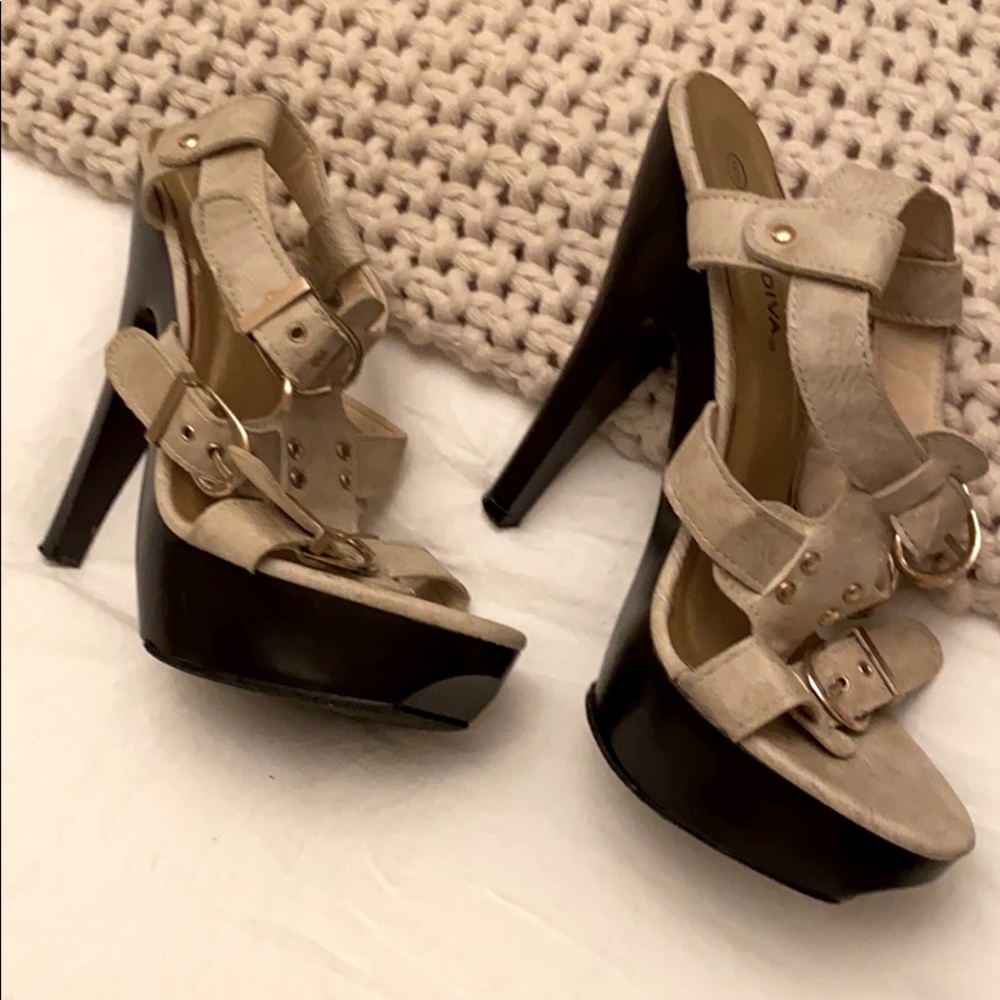 Shoes - Picture 4 of 5